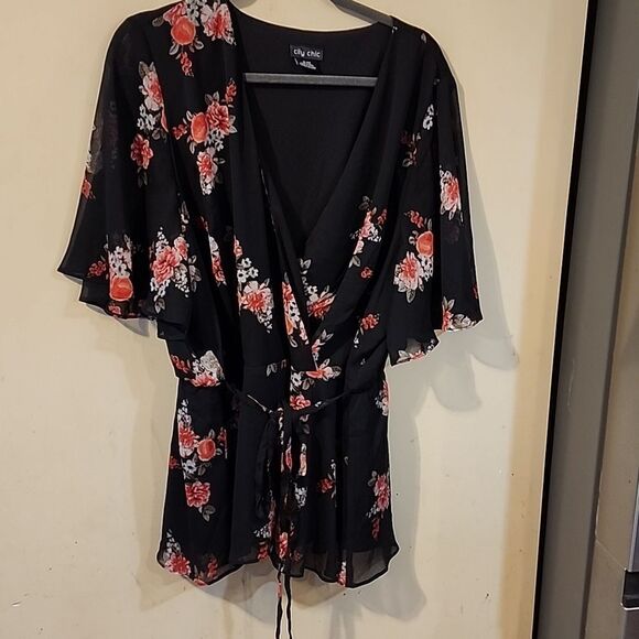 City Chic top XL-22 perfect condition - Picture 1 of 4